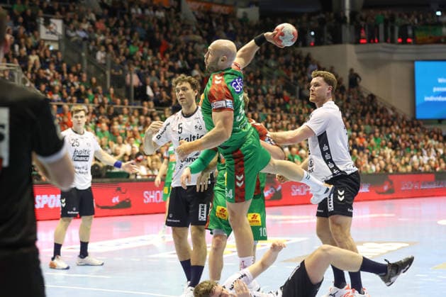 18 12 2025, xtgx, Handball, DHB Pokal Quarterfinal, SC Magdeburg SG Flensburg Handewitt v l Oscar Bergendahl Magdeburg, 54 throws goal, Torschuetze, erzielt Tor, Treffer, scores the goal Magdeburg