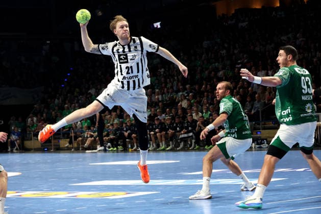 DEU, DHB, Cup, Fuechse Berlin vs THW Kiel, 18 12 2025, Max Schmeling Halle, Berlin, DEU, DHB, Cup, Fuechse Berlin vs THW Kiel, in the picture Max Darj Fuechse Berlin 5 , Mijajlo Marsenic Fuechse Berlin 93 , Eric Johansson THW Kiel 21 nordphotoxGmbHx xEngler nph00076