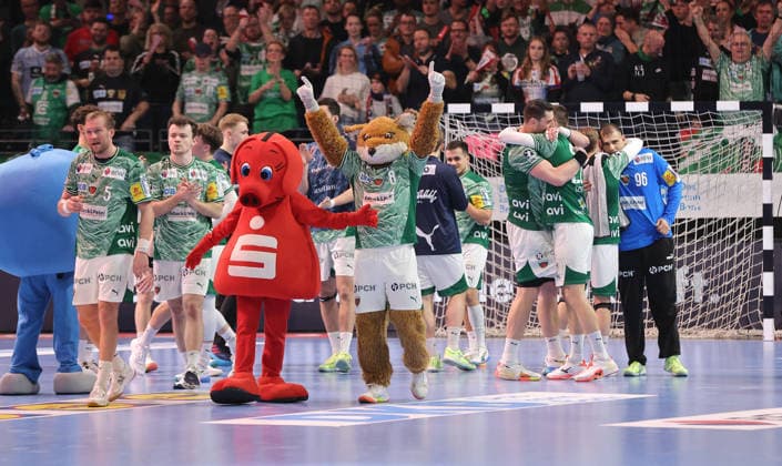 Füchse team cheers after the end of the match Joy Emotion Cheers Sport Handball DHB Cup quarter-finals mens season 2025 2026 18 12 2025 Füchse Berlin vs THW Kiel