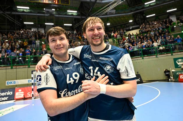 GER, DHB Pokal Viertelfinale, BHC06 MT Melsungen 18,12 2025,Wuppertal ,Unihalle, GER, DHB Pokal Viertelfinal BHC06 MT Melsungen DHB Pokal Achtelfinale regulations prohibit any use of photographs as image sequences and or quasi video im Bild jubeln nbhc49 und Gerdas Bararskas Bergischer HC 14 NordphotoxGmbHx xFreund nph00018