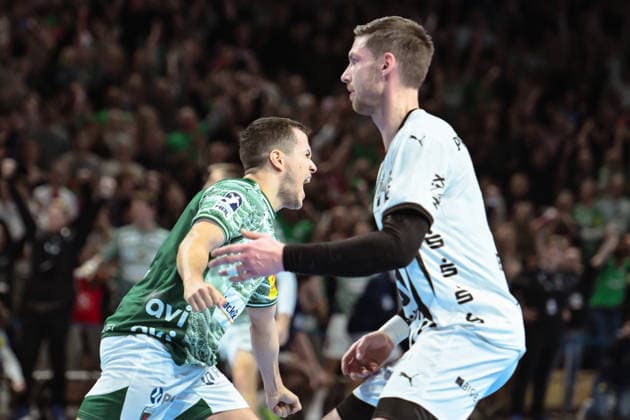 18 12 2025, xlakx, Handball DHB Pokal 1 4 Final, Fuechse Berlin THW Kiel v l Tim Freihoefer Fuechse Berlin , Hendrik Pekeler THW Kiel cheering about the victory Berlin