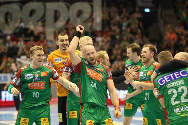 18 12 2025, xtgx, Handball, DHB Pokal Quarterfinal, SC Magdeburg SG Flensburg Handewitt v l Oscar Bergendahl Magdeburg, 54 Cheering about the victory, cheering after the end of the game Magdeburg