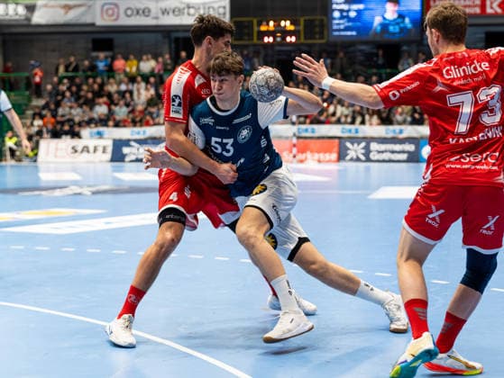 Soeren Steinhaus Bergischer HC, 53 in a duel against Nikolaj Enderleit MT Melsungen, 04 Bergischer HC vs MT Melsungen, Handball, DHB Cup, Quarter-finals, 2025 2026 season, 18 12 2025 Bergischer HC vs MT Melsungen, Handball, DHB Cup, Quarter-finals, 2025 2026 season, 18 12 2025 Wuppertal Copyright: xEibner-Pressefoto DamianxKruczynx EP_DKI