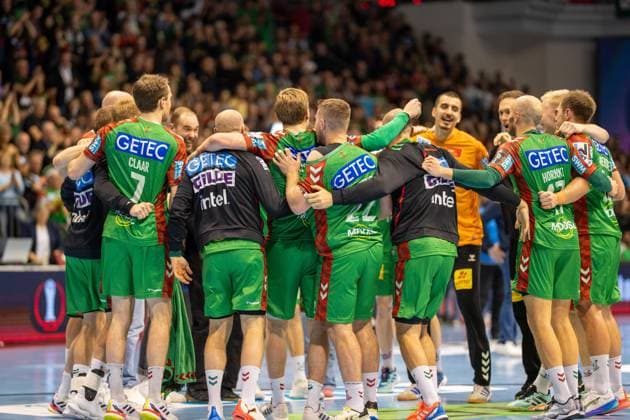 Germany Handball DHB Pokal 2025 26, quarter-final SC Magdeburg vs SG Flensburg Handewitt GETEC Arena Magdeburg Team final whistle cheers Copyright: xTomxLauruschkatx