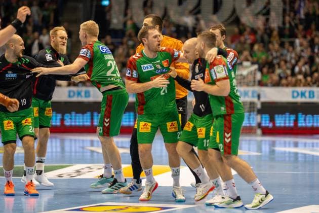 Germany Handball DHB Pokal 2025 26, quarter-final SC Magdeburg vs SG Flensburg Handewitt GETEC Arena Magdeburg Team final whistle cheers Copyright: xTomxLauruschkatx