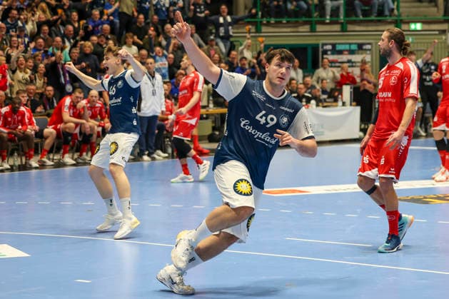 GER, 1 DHB Pokal, quarter-final, Bergischer HC vs MT Melsungen, 18 12 2025, Unihalle, Wuppertal, GER, 1 DHB Pokal, quarter-final, Bergischer HC vs MT Melsungen, , in picture goal celebration jubilation jubilation run, Aron Seesing BHC 49 , Julian Fuchs BHC 46 , nordphotoxGmBHx xMeuter nph00351