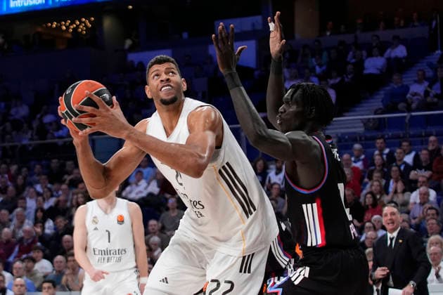 REAL MADRID v PARIS BASKETBALL. EUROLEAGUE 2025 2026. REGULAR SEASON. ROUND 17. Real Madrid s Walter Tavares (l) and Paris Basketball s Mouhamed Faye during Euroleague Regular Season Round 17 match. December 18, 2025. (ALTERPHOTOS Acero) MadridSpain  Copyright: xAcerox