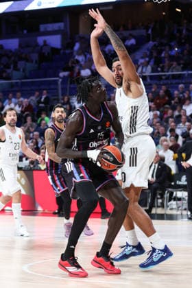 December 18, 2025, Madrid, Madrid, SPAIN: Mouhamed Faye of Paris and Trey Lyles of Real Madrid in action during the Turkish Airlines EuroLeague Regular Season Round 17 match between Real Madrid and Paris at Movistar Arena on December 18, 2025 in Madrid, Spain. Madrid SPAIN - ZUMAa181 20251218_zaa_a181_134 Copyright: xIrinaxR.xHipolitox