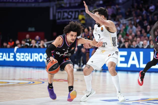 December 18, 2025, Madrid, Madrid, SPAIN: Nadir Hifi of Paris and Facundo Campazzo of Real Madrid in action during the Turkish Airlines EuroLeague Regular Season Round 17 match between Real Madrid and Paris at Movistar Arena on December 18, 2025 in Madrid, Spain. Madrid SPAIN - ZUMAa181 20251218_zaa_a181_138 Copyright: xIrinaxR.xHipolitox