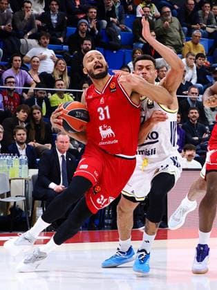 Shavon Shields (EA7 Emporio Armani Olimpia Milano) during EA7 Emporio Armani Milano vs Fenerbahce Istanbul, Basketball Euroleague match in Assago (MI), Italy, December 18 2025  Copyright: xSavinoxPaolella IPAxSportx xipa-agency.netx xx IPA_69293113 IPA_Agency_IPA69293113