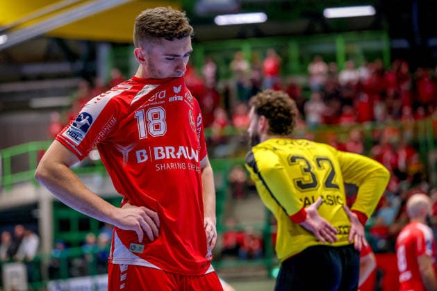 18 12 2025, Handball, Quarter-final DHB Cup, Bergischer HC MT Melsungen, Unihalle Wuppertal Florian Drosten Melsungen 18 bites his jersey in disappointment North Rhine-Westphalia Germany