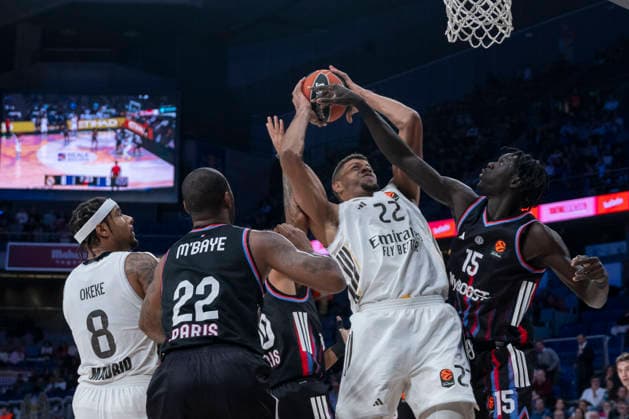 December 18, 2025, Madrid, Madrid, Spain: WALTER TAVARES of Real Madrid CF grab the rebound during the Turkish Airlines EuroLeague 2025 2026 season game between REAL MADRID Vs of PARIS BASKETBALL at the Movistar Arena on December 18, 2025, in Madrid, Spain. Madrid Spain - ZUMAc312 20251218_zsp_c312_014 Copyright: xOscarxManuelxSanchezx