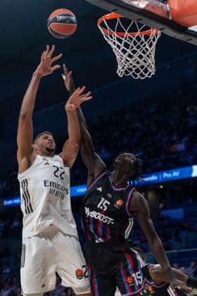 December 18, 2025, Madrid, Madrid, Spain: WALTER TAVARES of Real Madrid CF shoot for the basket during the Turkish Airlines EuroLeague 2025 2026 season game between REAL MADRID Vs of PARIS BASKETBALL at the Movistar Arena on December 18, 2025, in Madrid, Spain. Madrid Spain - ZUMAc312 20251218_zsp_c312_179 Copyright: xOscarxManuelxSanchezx