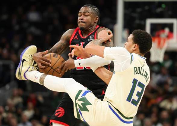 (251219) -- MILWAUKEE, Dec. 19, 2025 -- Toronto Raptors Jamal Shead (L) vies with Milwaukee Bucks Ryan Rollins during the 2025-2026 NBA, Basketball Herren, USA regular season game between Milwaukee Bucks and Toronto Raptors in Milwaukee, the United States, on Dec. 18, 2025. (Photo by Xinhua) (SP)U.S.-MILWAUKEE-BASKETBALL-NBA-BUCKS VS RAPTORS JoelxLerner 