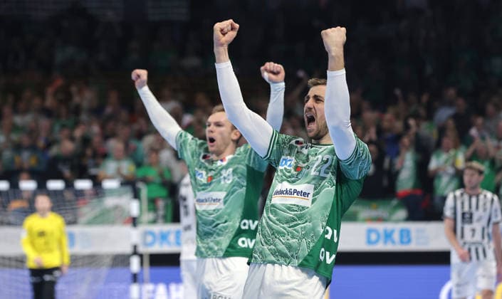 Mathias Gidsel, Nejc Cehte cheers joy emotion jubilation Sport Handball DHB Cup quarter-finals mens season 2025 2026 18 12 2025 Füchse Berlin vs THW Kiel