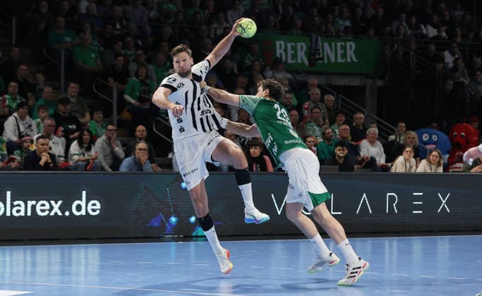 Harald Reinkind on the ball, Lukas Herburger duel Match scene Action Sport Handball DHB Cup quarter-finals mens season 2025 2026 18 12 2025 Füchse Berlin vs THW Kiel