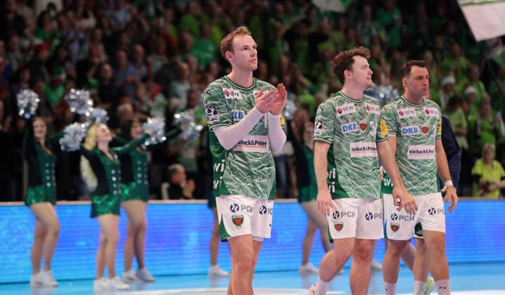 Mathias Gidsel, Hakun West av Teigum, Aitor Arino, Füchse team cheers after the end of the match Joy Emotion Jubilation Sport Handball DHB Cup quarter-finals mens season 2025 2026 18 12 2025 Füchse Berlin vs THW Kiel