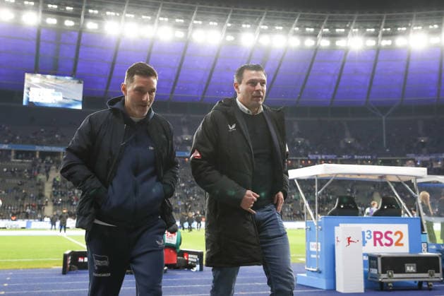 19 12 2025, xtgx, Soccer 2 Bundesliga, Hertha BSC Berlin Arminia Bielefeld emspor, v l Stefan Leitl Hertha, Coach , Benjamin Weber Hertha, Sports Director DFL DFB REGULATIONS PROHIBIT ANY USE OF PHOTOGRAPHS as IMAGE SEQUENCES and or QUASI VIDEO Berlin