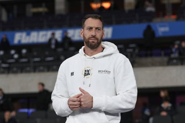 19 12 2025, xtgx, Fußball 2 Bundesliga, Hertha BSC Berlin Arminia Bielefeld emspor, v l Mitch Kniat Bielefeld, Trainer Portrait, Portraet, Einzelbild DFL DFB REGULATIONS PROHIBIT ANY USE OF PHOTOGRAPHS as IMAGE SEQUENCES and or QUASI VIDEO Berlin