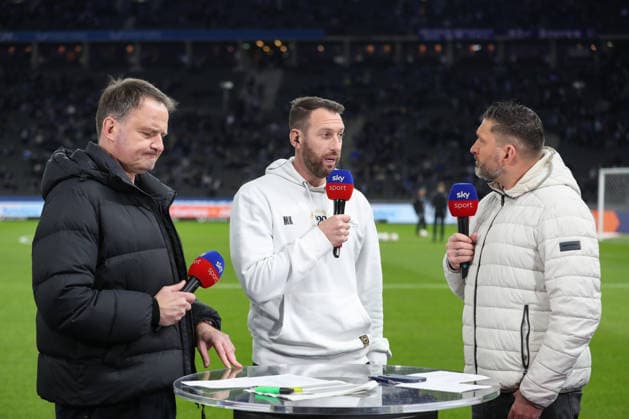 19 12 2025, xtgx, Soccer 2 Bundesliga, Hertha BSC Berlin Arminia Bielefeld emspor, v l Mitch Kniat Bielefeld, Coach in Sky Interview DFL DFB REGULATIONS PROHIBIT ANY USE OF PHOTOGRAPHS as IMAGE SEQUENCES and or QUASI VIDEO Berlin