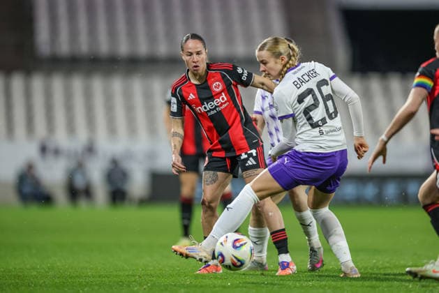GER, Essen, SGS Essen vs Eintracht Frankfurt, Google Pixel Frauen Bundesliga, Fußball, DFB, Spielzeit 2025 2026, Stadion an der Hafenstraße , 14 Spieltag im Bild v l GÃ raldine Reuteler Eintracht Frankfurt 14 , Lany Mia Bäcker SGS Essen 26 DFB DFL REGULATIONS PROHIBIT ANY USE OF PHOTOGRAPHS AS IMAGE SEQUENCES AND OR QUASI VIDEO, 19 12 2025 Copyright: HMBxMedia HendrikxHamelau