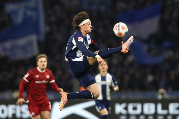 19 12 2025, xtgx, Soccer 2 Bundesliga, Hertha BSC Berlin Arminia Bielefeld emspor, v l Fabian Reese Hertha, 11 DFL DFB REGULATIONS PROHIBIT ANY USE OF PHOTOGRAPHS as IMAGE SEQUENCES and or QUASI VIDEO Berlin