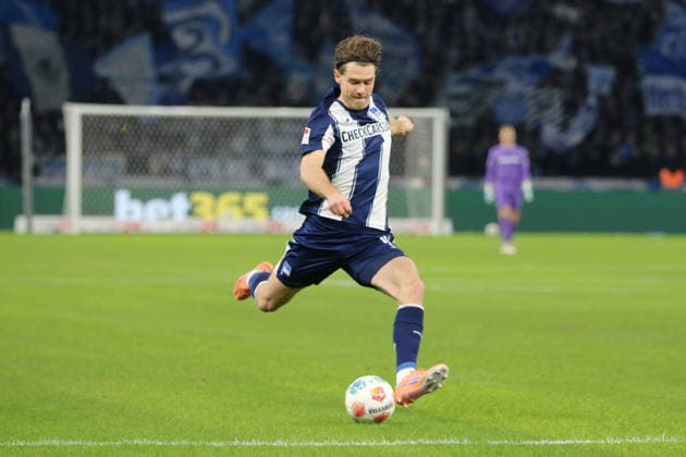 19 12 2025 Soccer Men 2025 2026 2 Bundesliga 17 Matchday Hertha BSC DSC Arminia Bielefeld Olympiastadion Berlin Linus Gechter Hertha, 44, blue on goal Berlin Berlin Germany