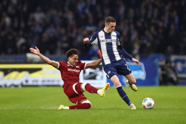 19 12 2025, xtgx, Soccer 2 Bundesliga, Hertha BSC Berlin Arminia Bielefeld emspor, v l Monju Momuluh Bielefeld, 14 , Niklas Kolbe Hertha, 27 duel, fight, tackle DFL DFB REGULATIONS PROHIBIT ANY USE OF PHOTOGRAPHS as IMAGE SEQUENCES and or QUASI VIDEO Berlin