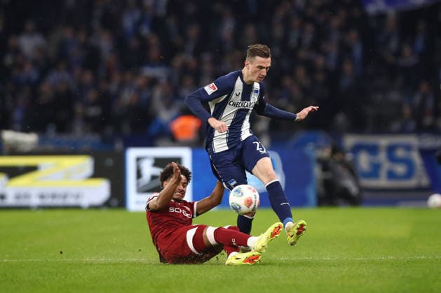 19 12 2025, xtgx, Soccer 2 Bundesliga, Hertha BSC Berlin Arminia Bielefeld emspor, v l Monju Momuluh Bielefeld, 14 , Niklas Kolbe Hertha, 27 duel, fight, tackle DFL DFB REGULATIONS PROHIBIT ANY USE OF PHOTOGRAPHS as IMAGE SEQUENCES and or QUASI VIDEO Berlin