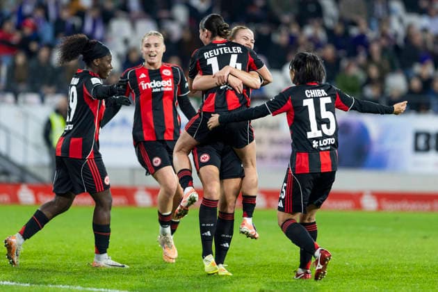 Google Pixel Womens Bundesliga SGS Essen Eintracht Frankfurt 19 12 2025 Geraldine Reuteler Eintracht Frankfurt, 14 cheers after her goal with Marthine Ostenstad Eintracht Frankfurt, 16 on matchday 14 of the Google Pixel Womens Bundesliga in the match between SGS Essen and Eintracht Frankfurt on 19 12 2025 at the Hafenstraße stadium in Essen, Germany Copyright: xBEAUTIFULxSPORTS Meuselx