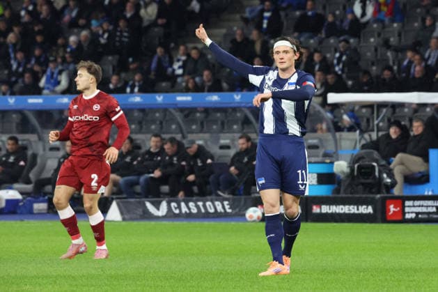 DEU, DFL, 2 FBL, Hertha BSC vs Arminia Biefeld, 19 12 2025, Berliner Olympiastadion, Berlin, DEU, DFL, 2 FBL, Hertha BSC vs Arminia Biefeld, im Bild Fabian Reese Hertha BSC Berlin 11 DFL regulations prohibit any use of Photographs as image sequences and or quasi video nordphotoxGmbHx xEngler nph00076