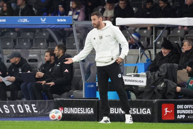 DEU, DFL, 2. FBL, Hertha BSC vs. Arminia Biefeld, 19.12.2025, Berliner Olympiastadion, Berlin, DEU, DFL, 2. FBL, Hertha BSC vs. Arminia Biefeld, im Bild Cheftrainer Michel Kniat (Arminia Bielefeld) DFL - regulations prohibit any use of Photographs as image sequences and or quasi-video nordphotoxGmbHx xEngler nph00076