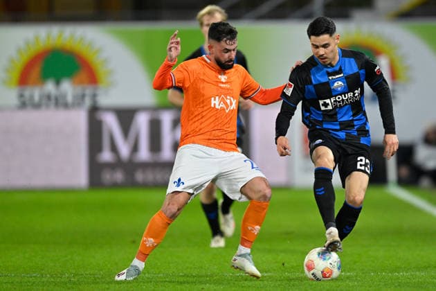 Paderborn, Home Deluxe Arena, 19 12 25, GER, Herren, 2 Bundesliga, Saison 2025 2026, SC Paderborn 07 SV Darmstadt 98 Bild v li im Zweikampf Marco RICHTER Darmstadt und Raphael OBERMAIR Paderborn DFL regulations prohibit any use of photographs as image sequences and or quasi video NRW Deutschland