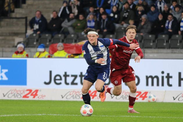 19 12 2025 Soccer Men 2025 2026 2 Bundesliga 17 Matchday Hertha BSC DSC Arminia Bielefeld Olympiastadion Berlin Fabian Reese Hertha, 11, Reese chases the ball Berlin Berlin Germany