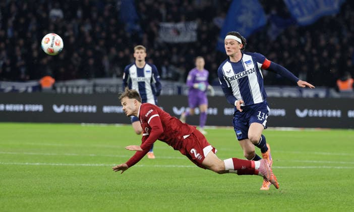 Felix Hagmann, Fabian Reese duel match scene Action Sport Soccer Football DFL 2 Bundesliga Men 17 Matchday Season 2025 2026 19 12 2025 Hertha BSC Berlin vs DSC Arminia Bielefeld DFL regulations prohibit any use of photographs as image sequences and or quasi video