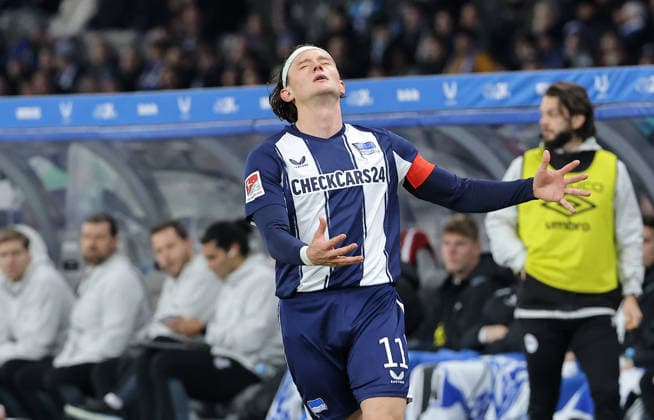 Fabian Reese disappointed Disappointment Sport Soccer Football DFL 2 Bundesliga Men 17 Matchday Season 2025 2026 19 12 2025 Hertha BSC Berlin vs DSC Arminia Bielefeld DFL regulations prohibit any use of photographs as image sequences and or quasi video