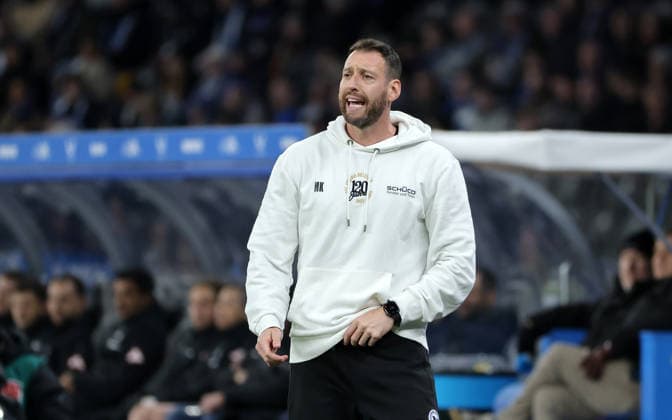 Coach Mitch Kniat gives instructions Action upper body Sport Soccer Football DFL 2 Bundesliga Men 17 Matchday Season 2025 2026 19 12 2025 Hertha BSC Berlin vs DSC Arminia Bielefeld DFL regulations prohibit any use of photographs as image sequences and or quasi video
