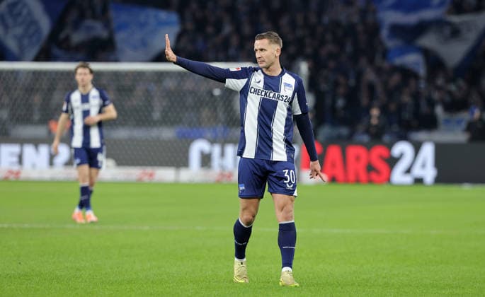 Paul Seguin pointing, gesticulating Single image Crop action Sport Soccer Football DFL 2 Bundesliga Men 17 Matchday Season 2025 2026 19 12 2025 Hertha BSC Berlin vs DSC Arminia Bielefeld DFL regulations prohibit any use of photographs as image sequences and or quasi video