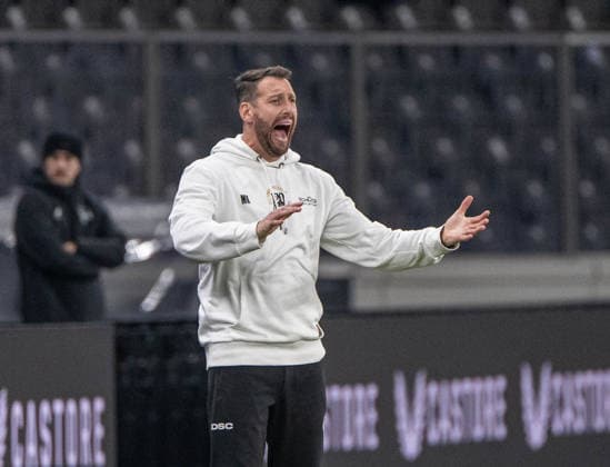Soccer, Men, Season 2025 2026, 2 Bundesliga 17 Matchday , Hertha BSC Arminia Bielefeld, Coach Mitch Kniat Bielefeld , 19 12 2025, Copyright: xMatthiasxKochx