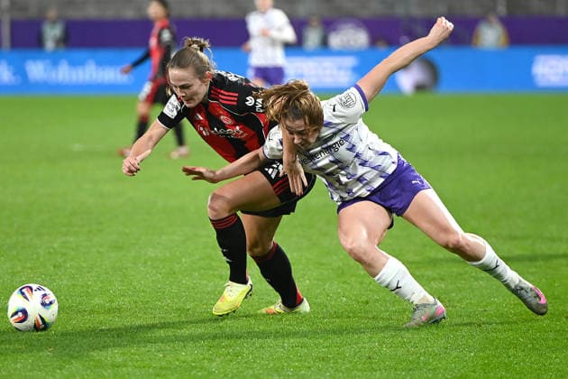 Marthine Östenstadt Ramona Maier Google Pixel Womens Bundesliga SGS Essen Eintracht Frankfurt 19 12 2025 Marthine Östenstadt Eintracht Frankfurt vs Ramona Maier SGS Essen , Google Pixel Womens Bundesliga, Matchday 14, SGS Essen vs Eintracht Frankfurt on December 19, 2025 at Stadion an der Hafenstraße, Essen