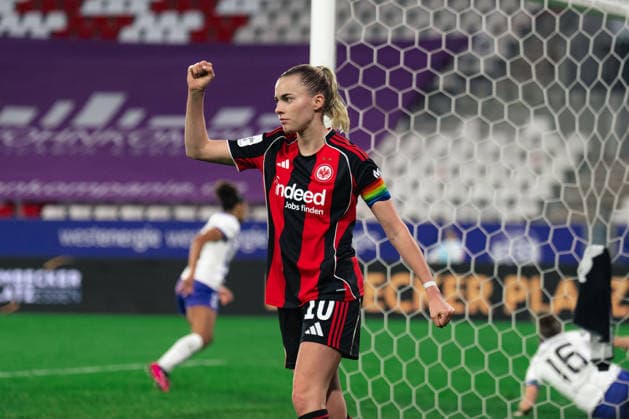 Laura Freigang (Eintracht Frankfurt, 10) during the Google Pixel Frauen Bundesliga game between SGS Essen and Eintracht Frankfurt game at Stadion an der Hafenstraße in Essen, Germany Copyright: xLeoniexKiehlx xSPPx Sportspressphoto_SPR75307