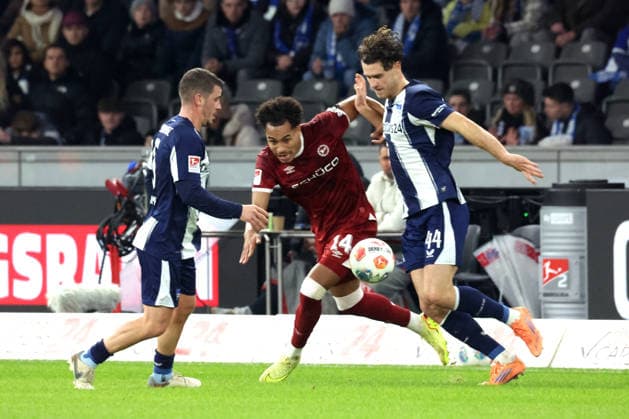 DEU, DFL, 2 FBL, Hertha BSC vs Arminia Biefeld, 19 12 2025, Berliner Olympiastadion, Berlin, DEU, DFL, 2 FBL, Hertha BSC vs Arminia Biefeld, im Bild Linus Gechter Hertha BSC Berlin 44 , Diego Demme Hertha BSC Berlin 6 , Monja Momuluh Arminia Bielefeld 14 DFL regulations prohibit any use of Photographs as image sequences and or quasi video nordphotoxGmbHx xEngler nph00076