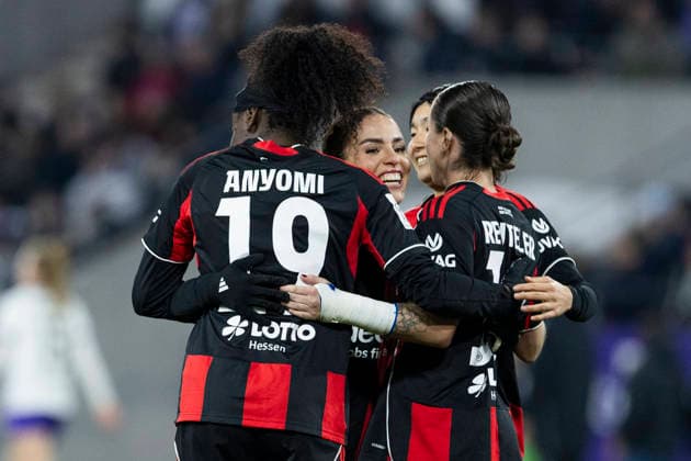 Google Pixel Womens Bundesliga SGS Essen Eintracht Frankfurt 19 12 2025 Nicole Anyomi Eintracht Frankfurt, 19 , Ereleta Memeti Eintracht Frankfurt, 27 , Remina Chiba Eintracht Frankfurt, 15 and Geraldine Reuteler Eintracht Frankfurt, 14 celebrate after scoring the 0 4 goal on match day 14 of the Google Pixel Womens Bundesliga in the match between SGS Essen and Eintracht Frankfurt on 19 12 2025 at the Hafenstraße stadium in Essen, Germany Copyright: xBEAUTIFULxSPORTS Meuselx
