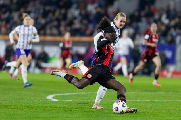 Google Pixel Womens Bundesliga SGS Essen Eintracht Frankfurt 19 12 2025 Nicole Anyomi Eintracht Frankfurt, 19 scores the goal to make it 0 4 on matchday 14 of the Google Pixel Womens Bundesliga in the match between SGS Essen and Eintracht Frankfurt on 19 12 2025 at the Hafenstraße stadium in Essen Copyright: xBEAUTIFULxSPORTS Meuselx