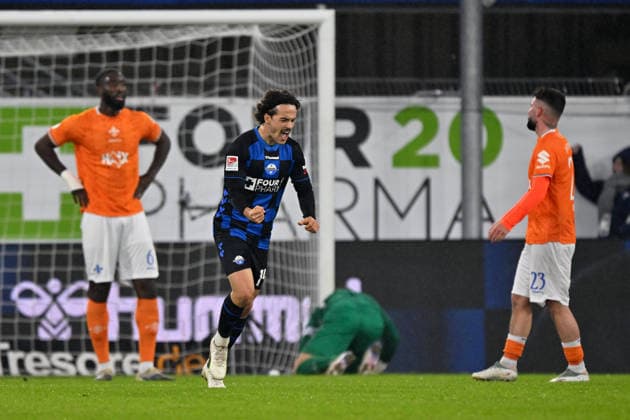Paderborn, Home Deluxe Arena, 19 12 25, GER, Herren, 2 Bundesliga, Saison 2025 2026, SC Paderborn 07 SV Darmstadt 98 Bild Mika BAUR Paderborn jubilates after his goal for 1 2 DFL regulations prohibit any use of photographs as image sequences and or quasi video NRW Germany