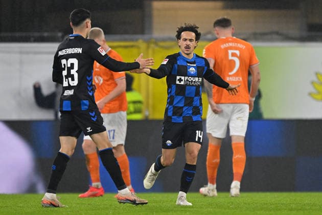 Paderborn, Home Deluxe Arena, 19 12 25, GER, Herren, 2 Bundesliga, Saison 2025 2026, SC Paderborn 07 SV Darmstadt 98 Bild Mika BAUR Paderborn jubilates after his goal for 1 2 DFL regulations prohibit any use of photographs as image sequences and or quasi video NRW Germany