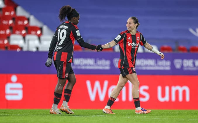 GER, Essen, SGS Essen vs Eintracht Frankfurt, Google Pixel Womens Bundesliga, Football, DFB, Season 2025 2026, Stadion an der Hafenstraße , 14 Matchday in picture Nicole Anyomi Eintracht Frankfurt 19 scores the 0 4, Goal, Cheers and joy, Emotions, GÃ raldine Reuteler Eintracht Frankfurt 14 DFB DFL REGULATIONS PROHIBIT ANY USE OF PHOTOGRAPHS AS IMAGE SEQUENCES AND OR QUASI VIDEO, 19 12 2025 Copyright: HMBxMedia HendrikxHamelau