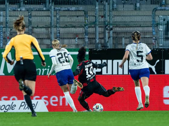 Nicole Anyomi Eintracht Frankfurt Women, 19 makes the 0 to 4 SGS Essen vs Eintracht Frankfurt, Football, Women Bundesliga, Google Pixel Women Bundesliga, Matchday 14, Season 2025 2026, 19 12 2025 DFB REGULATIONS PROHIBIT ANY USE OF PHOTOGRAPHS AS IMAGE SEQUENCES AND OR QUASI VIDEO, SGS Essen vs Eintracht Frankfurt, Football, Women Bundesliga, Google Pixel Women Bundesliga, Matchday 14, Season 2025 2026, 19 12 2025 Essen Copyright: xEibner-Pressefoto DamianxKruczynx EP_DKI