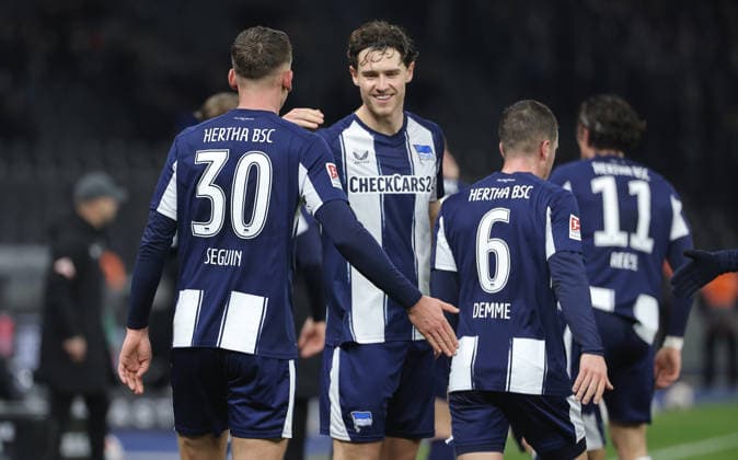 Paul Seguin jubelt nach 1:0 Freude Emotion Jubel Fußball Fussball DFL 2.Bundesliga Herren 17. Spieltag Saison 2025 2026 19.12.2025 Hertha BSC Berlin vs. DSC Arminia Bielefeld DFL regulations prohibit any use of photographs as image sequences and or quasi-video