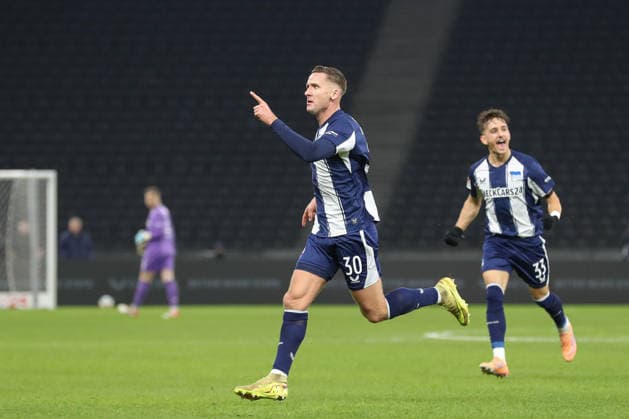 19 12 2025, xtgx, Fussball 2 Bundesliga, Hertha BSC Berlin Arminia Bielefeld emspor, v l Paul Seguin Hertha, 30 Jubel, Torjubel, jubelt ueber das Tor, celebrate the goal, celebration DFL DFB REGULATIONS PROHIBIT ANY USE OF PHOTOGRAPHS as IMAGE SEQUENCES and or QUASI VIDEO Berlin